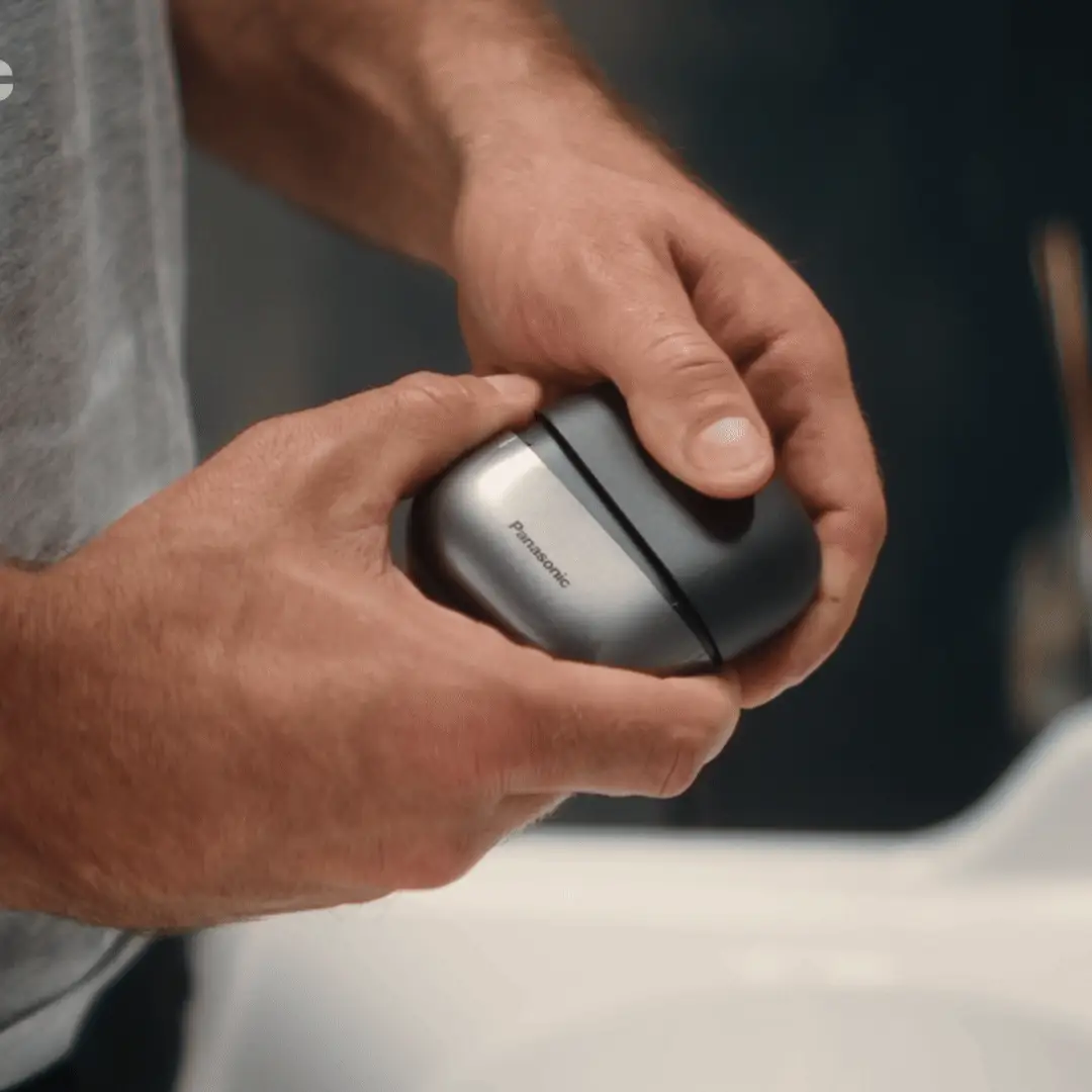 Swipe Right Electric Travel Shaver for Men - Image 4